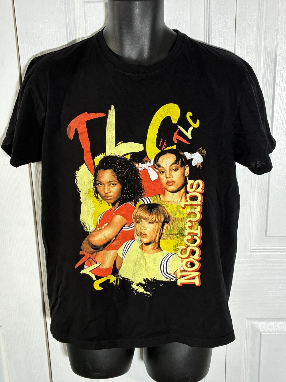 TLC No Scrubs 90s Hip Hop Graphic Tee | Black | Men's L / Women's XL